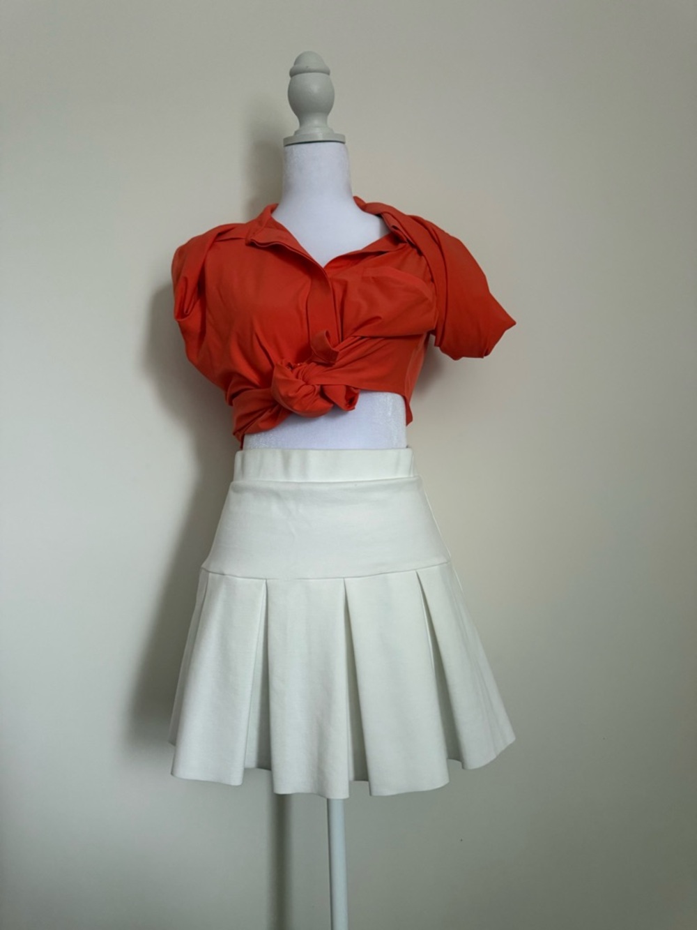 Lioness Cream Circle Skirt with Structured Pleats size small EUC